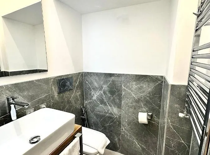 Ad Tritone 4*